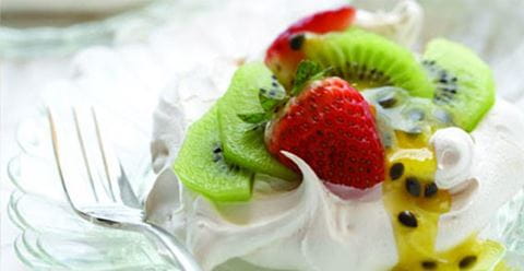 recipe image Meringues with Kiwifruit, Strawberries and Passionfruit Sauce